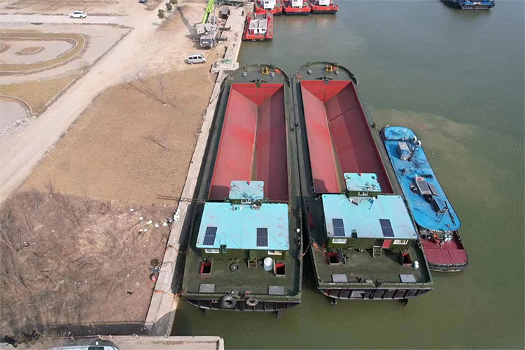 How Does a Split Hopper Barge Improve Dredging Efficiency and Marine Material Transport?